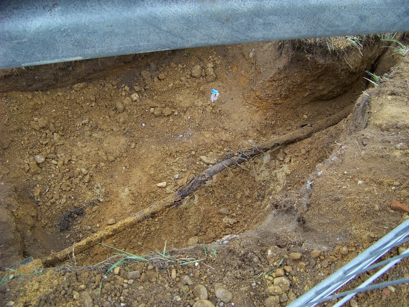 002.jpg - Am Vormittag des 3. Mai fielen in verschiedenen Häusern und Firmen der Bachorte Internet und Telefon aus. Die Computerfirmen konnten nur feststellen, dass es sich um keine Störungen in den jeweiligen Haushalten handelte und verständigten den Störungsdienst der Telekom.