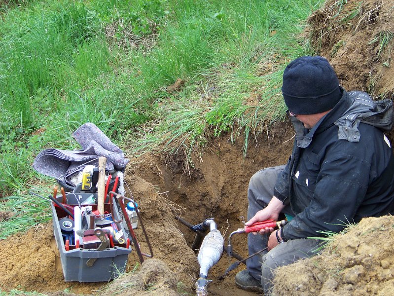 005.jpg - Es bleibt zu hoffen, dass dies die einzige Schadstelle ist und nach dem Verbinden der vielen einzelnen Adern wieder alle Verbindungen funktionieren.