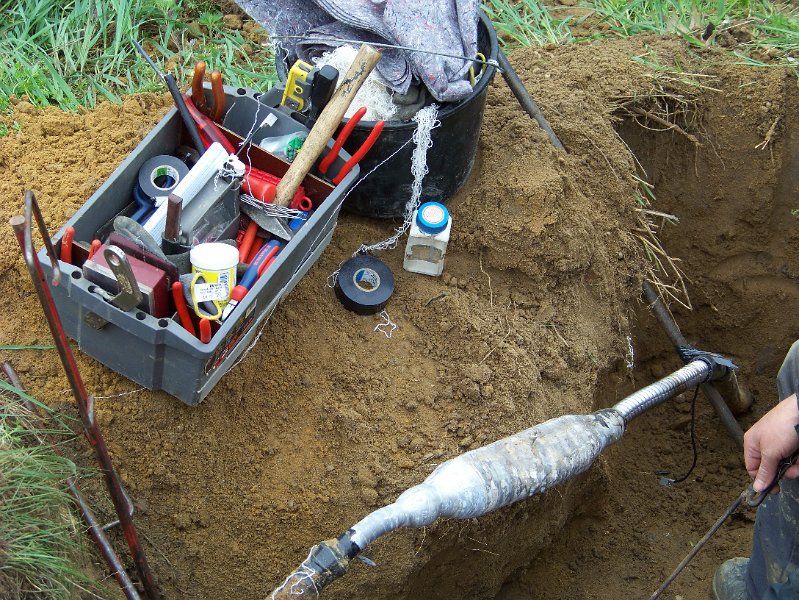 006.jpg - So sieht eine Erdkabelmuffe aus.